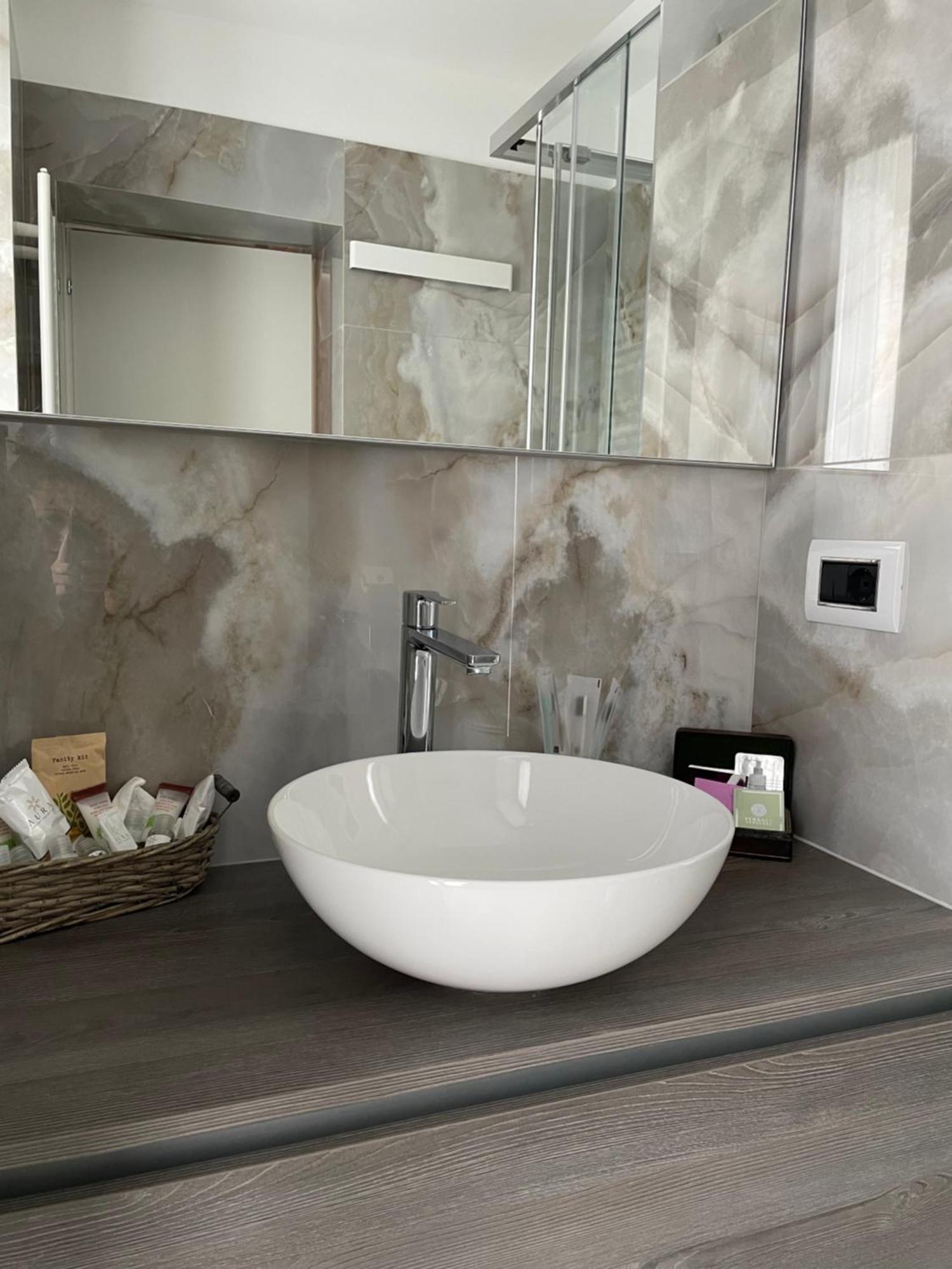 Peonia Apartment - Appartamento Vista Lago Lezzeno Zewnętrze zdjęcie