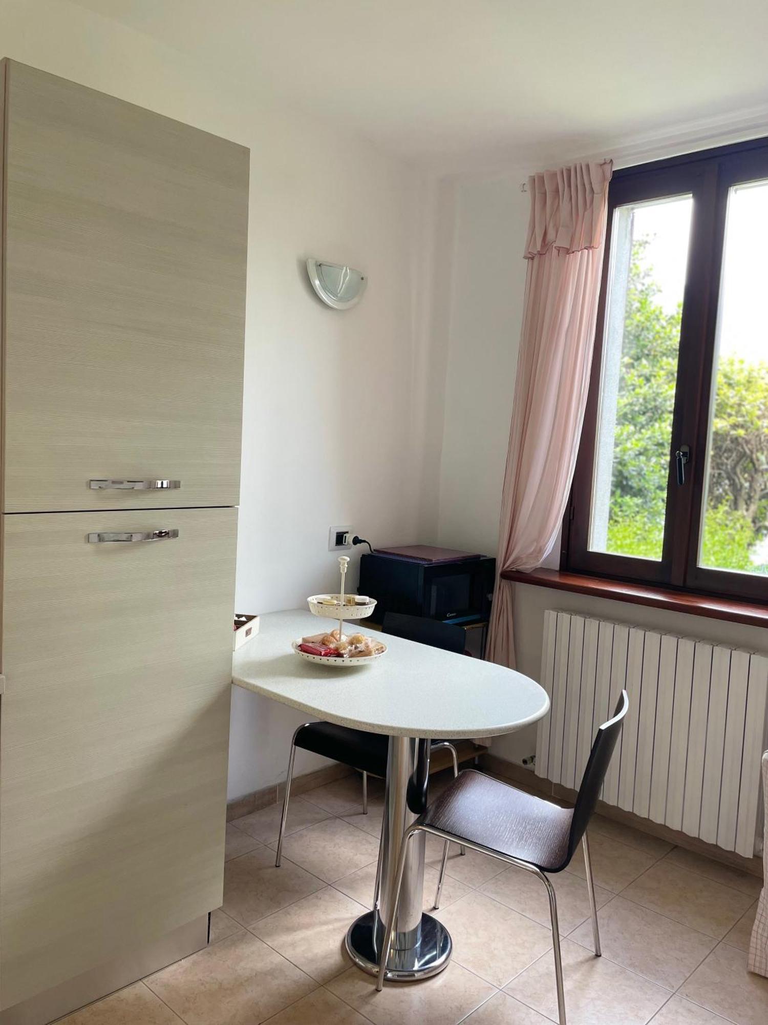 Peonia Apartment - Appartamento Vista Lago Lezzeno Zewnętrze zdjęcie